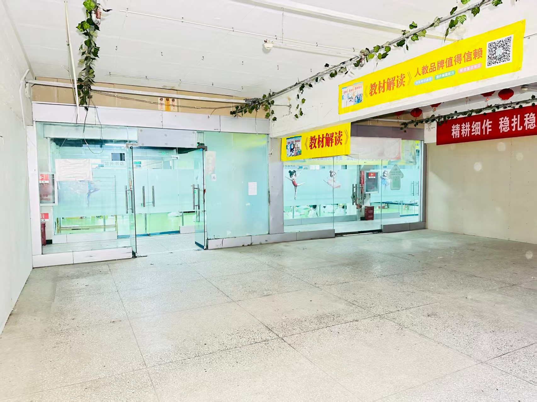 滋兰路提供写字楼、商铺、展示空间、直播间等多种面积选择，满足企业办公、研发、展示、运营等多元需求。
